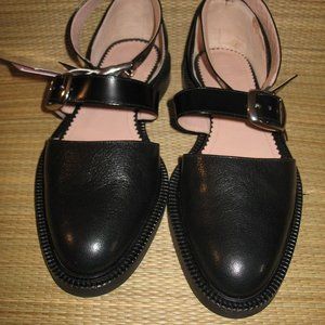 Inch2 Caviar black sandals. 9 1/2 (41)